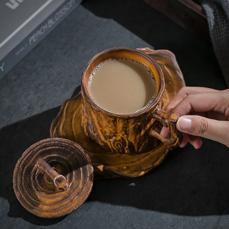 Caneca Cerâmica com Textura de Madeira e Tampa Rhovella Maison